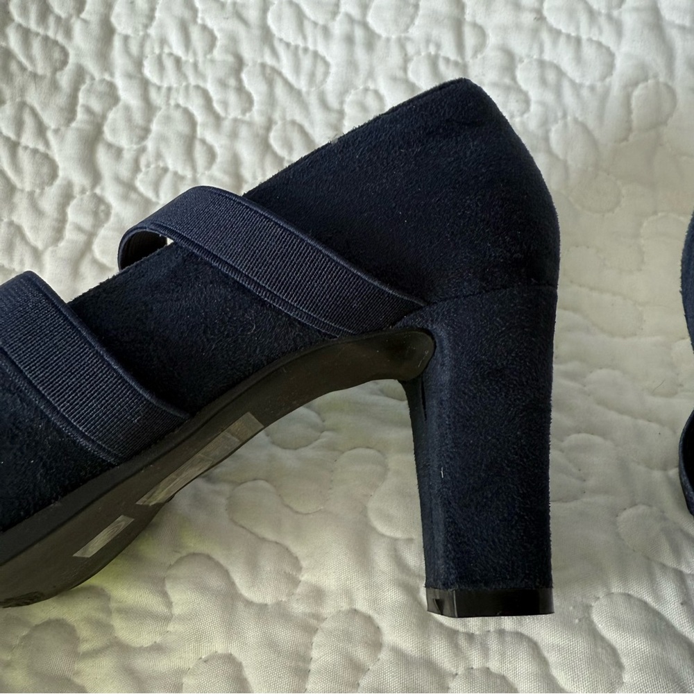 Journee Collection Loren Heals Elegant Navy Women's Shoes Size 8 - Picture 7 of 10